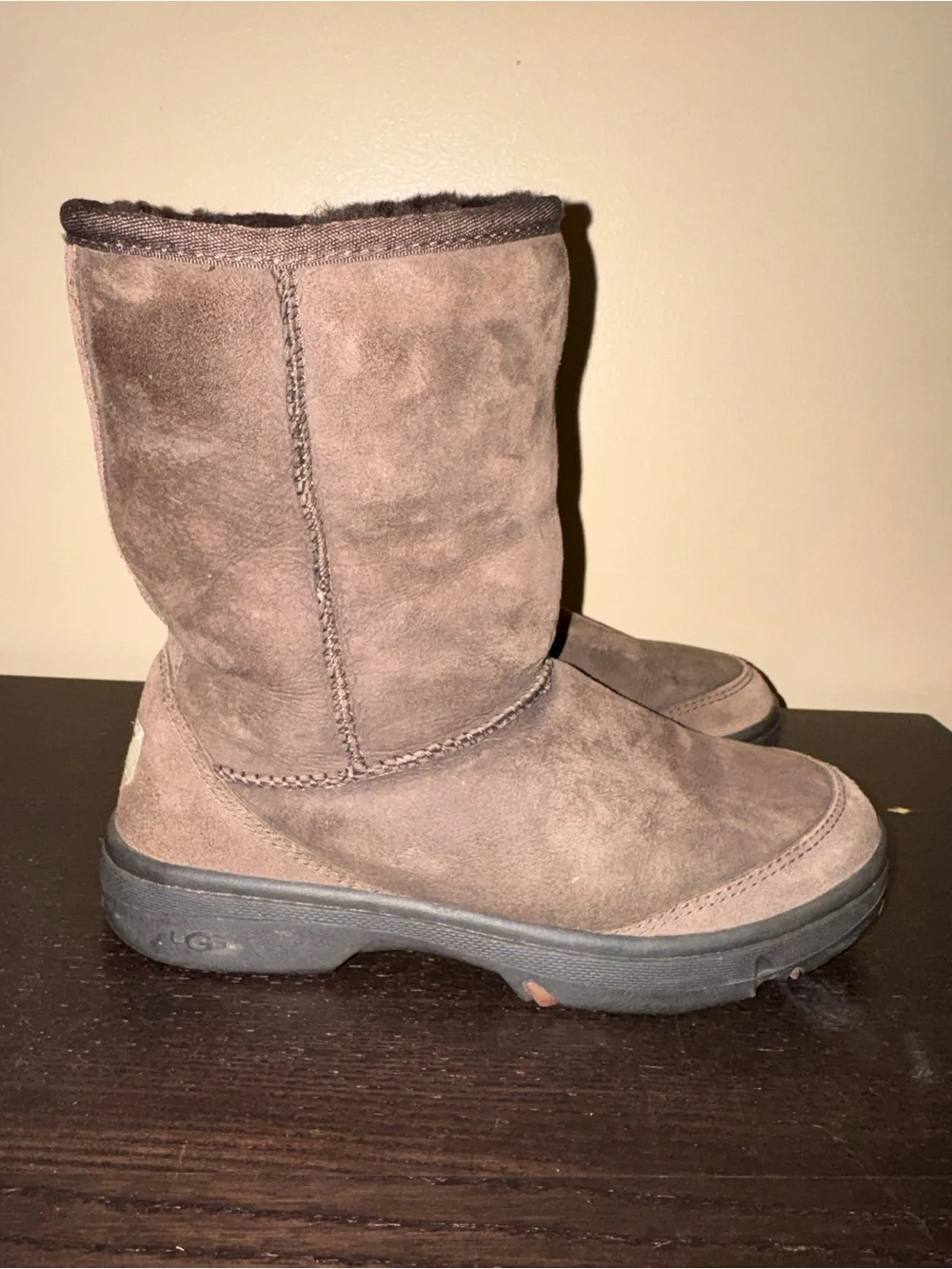 UGG Women's Brown Boots With Rubber Sole, Leather Upper & Sheepskin Lining, Sz 8